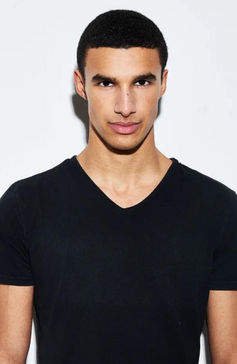 model-Yonis.-3957